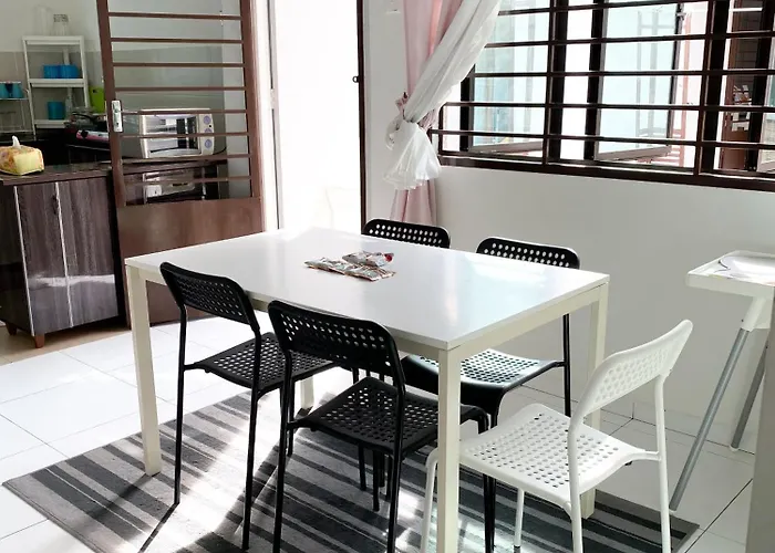 Cosy House For Family Or Group In Bukit Beruang Melaka