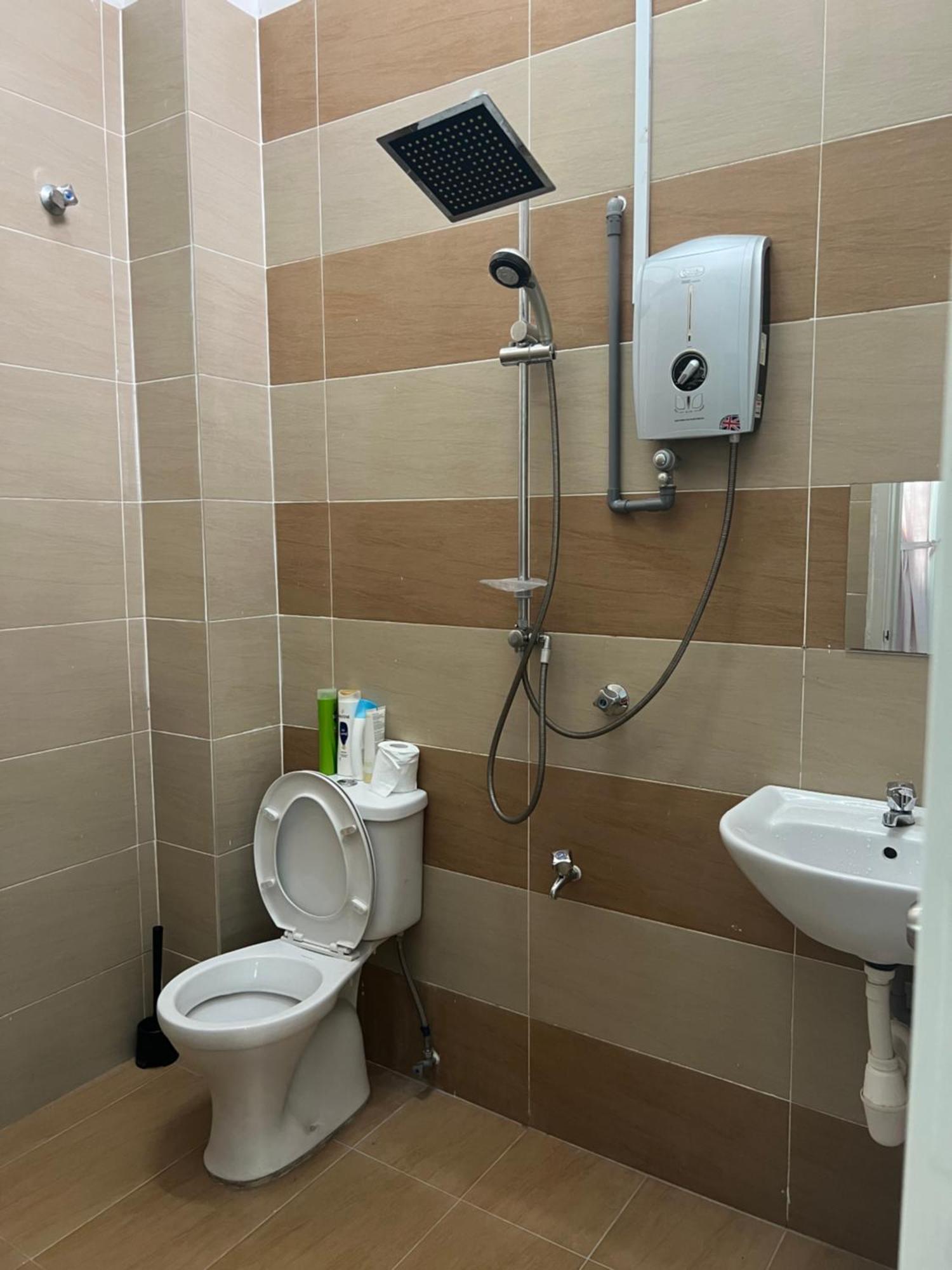 Cosy House For Family Or Group In Bukit Beruang Melaka *