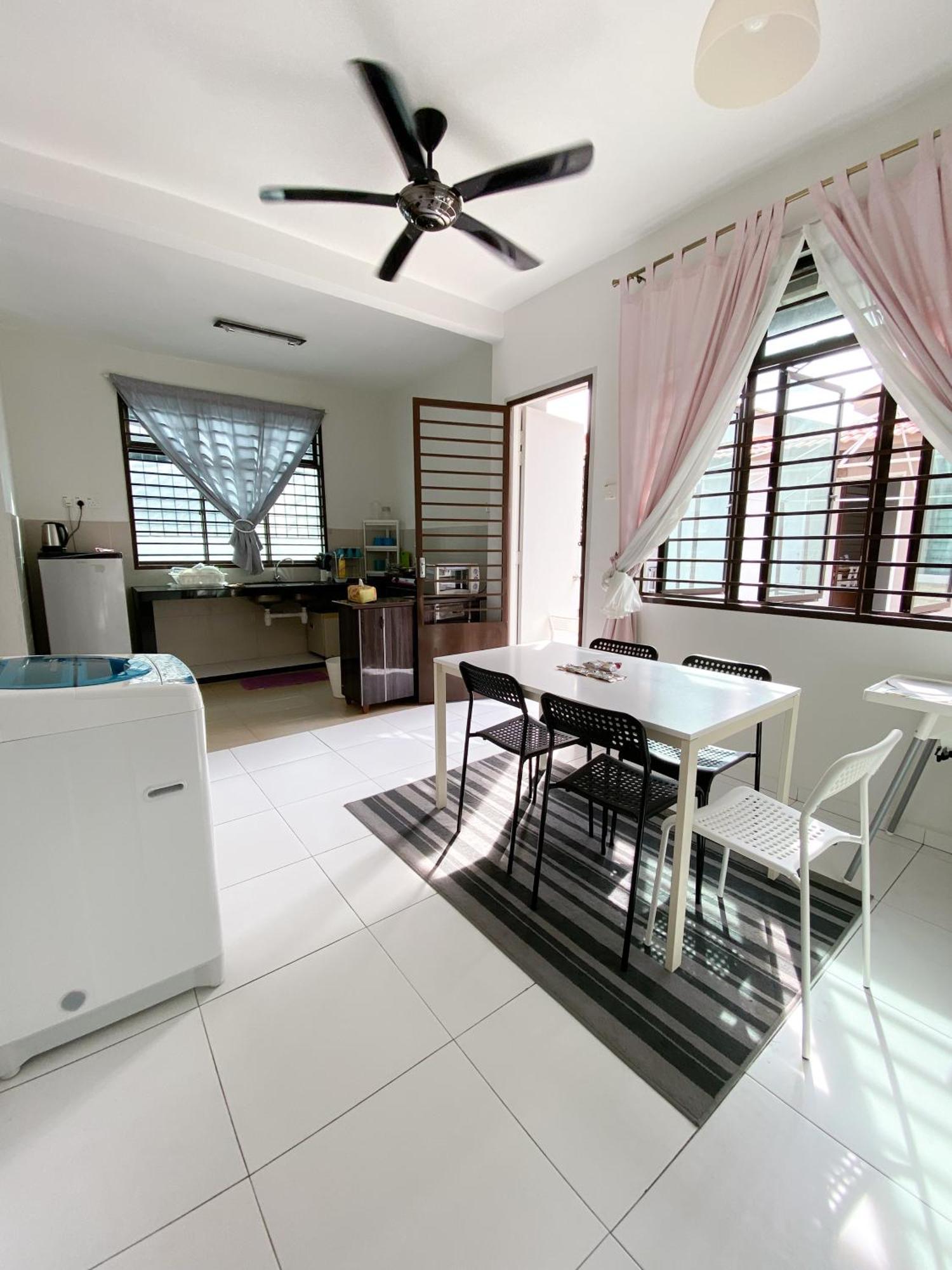 Cosy House For Family Or Group In Bukit Beruang Melaka *