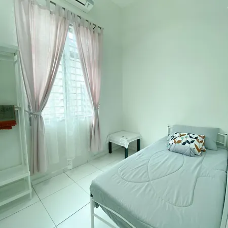 Cosy House For Family Or Group In Bukit Beruang Melaka Villa Kampong Pengkalan Batu Exterior photo